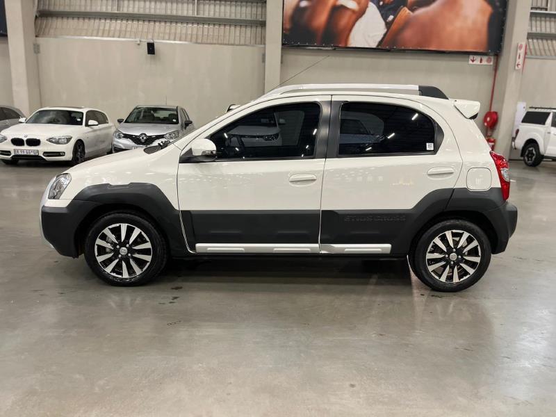 2017 Toyota Etios Cross SX - Image 11