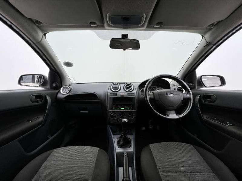 2015 Ford Ikon Ambiente - Image 10